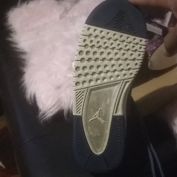 Jordan Sneaks - Picture 3 of 3